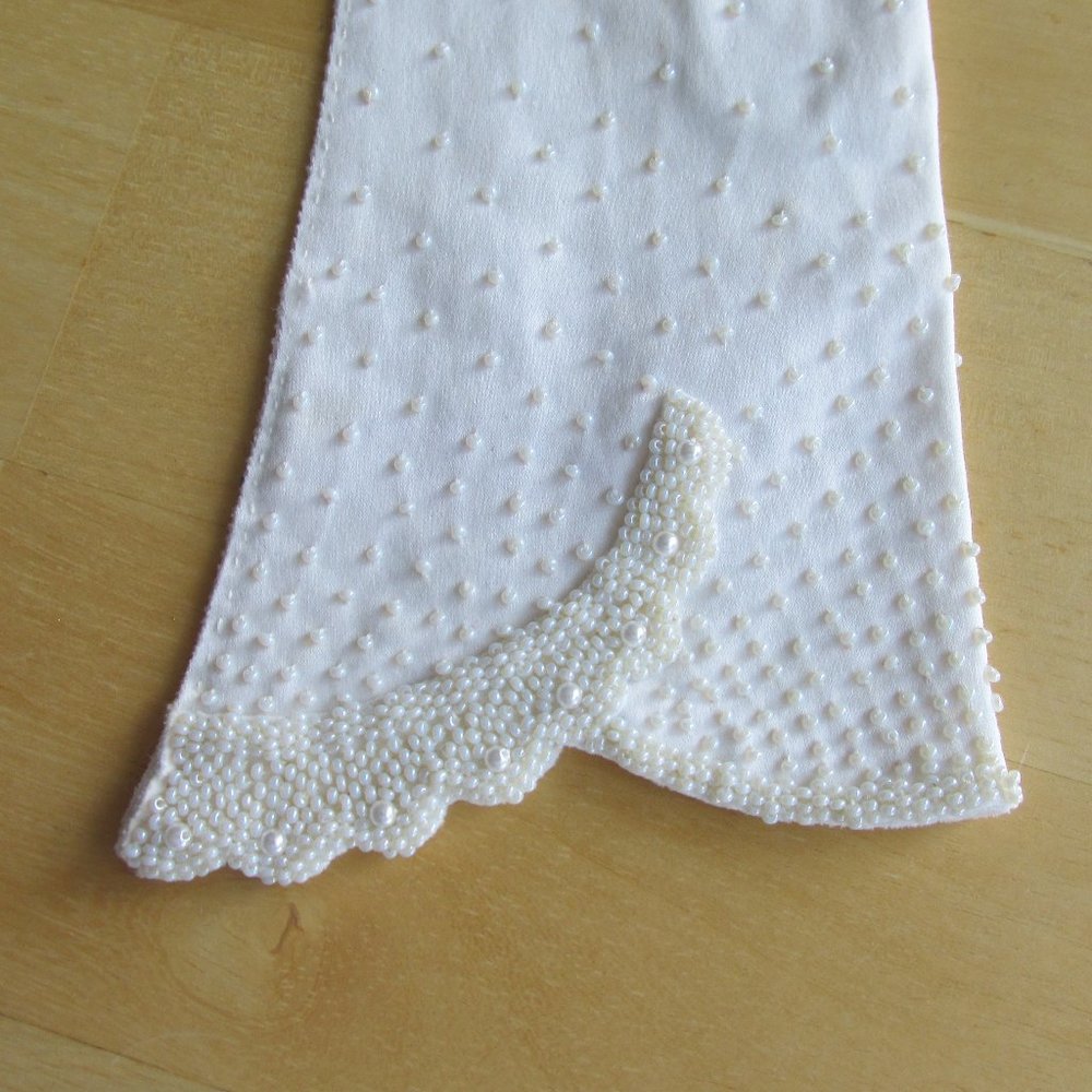 Vintage Double-Woven Faux-Pearl Beaded Gloves - Picture 5 of 9